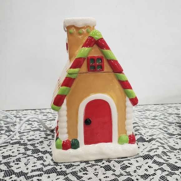 Gingerbread House Fragrance Warmer. New. Scents sold separately. - Picture 5 of 13